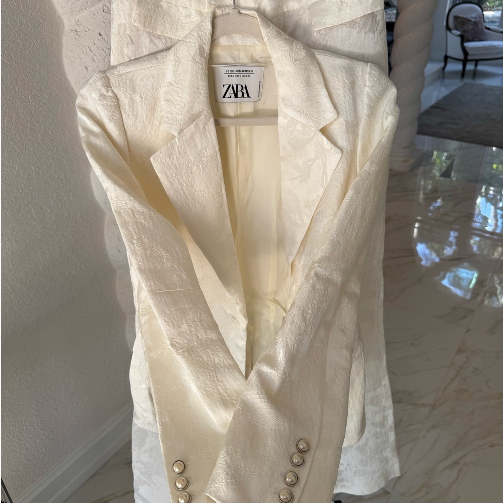 Zara Women's Ivory Blazer with Gold Buttons